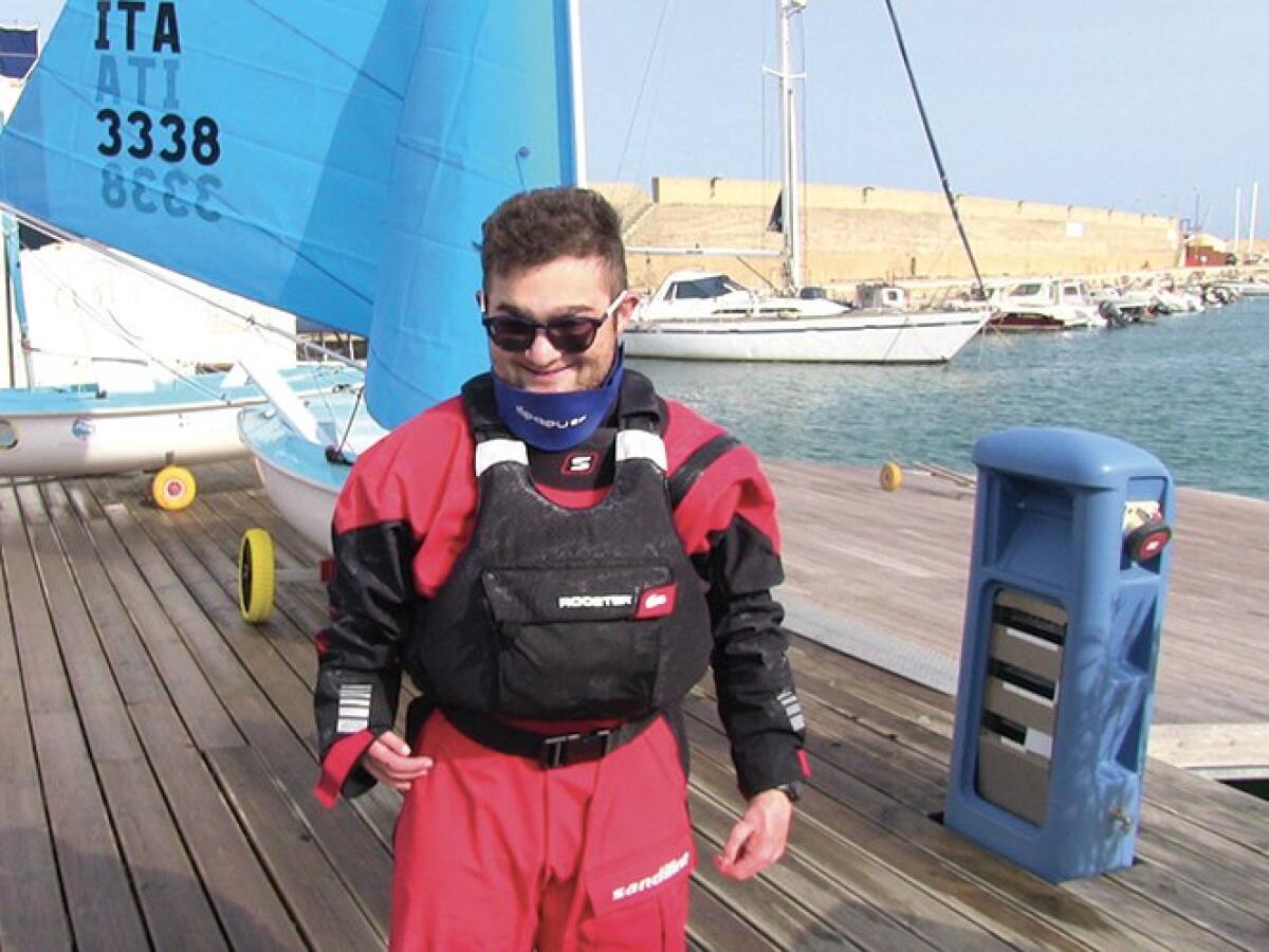Tricolore per Gulino del Club Velico Crotone: vittoria nella Hansa 303 - 35. Vincenzo Gulino - A Chiavari, nel Campionato Nazionale Open Hansa 303 - Trofeo Challenge, l'atleta parasailing del Club Velico Crotone si aggiudica il titolo di Campione Italiano