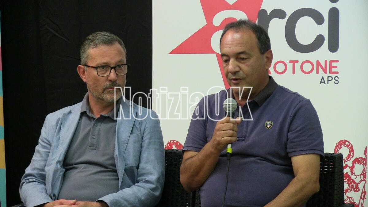 Mimmo Lucano a Crotone per la scarcerazione dell'attivista Maysoon Madjidi: ''Leggi liberticide'' - 