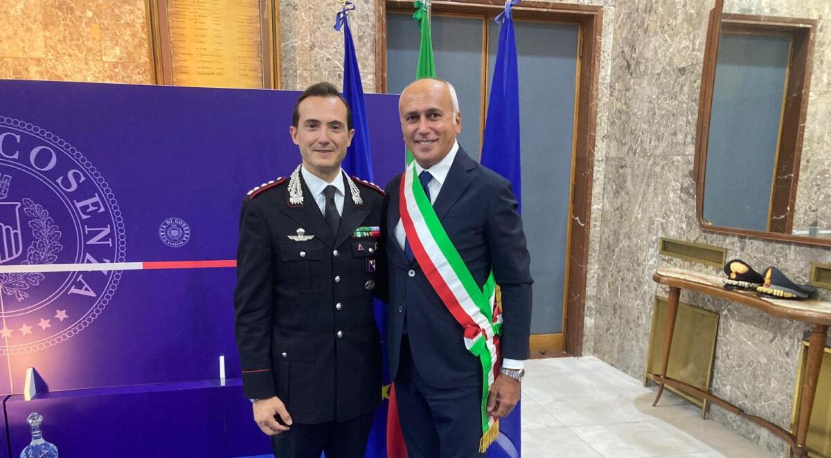 Cosenza - Conferita la Benemerenza civica al Colonnello Spoto - Oplus_131072