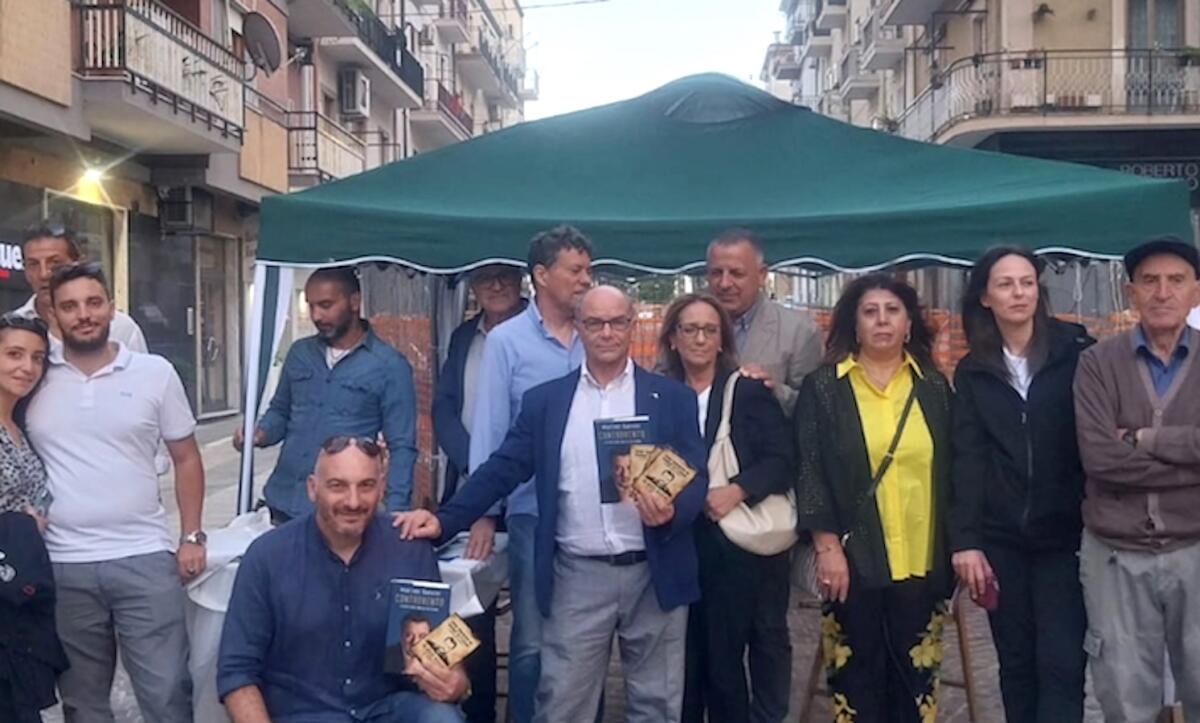 Crotone - La Lega in piazza per Salvini: «Non si può condannare chi ha agito per il bene del Paese» - 