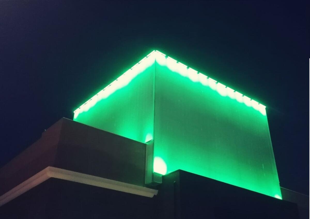 Crotone, il nuovo Teatro si illumina di verde per la ricerca scientifica - 