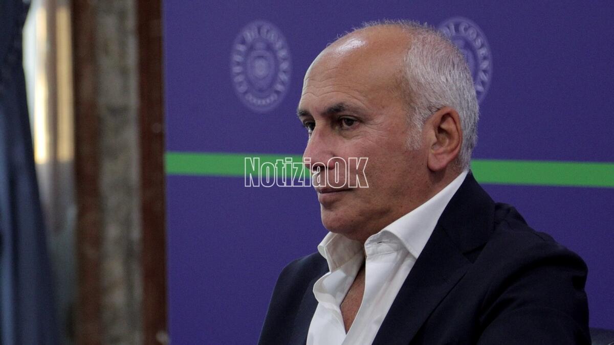 Cosenza, gli auguri del sindaco agli studenti:  "Abbiate fiducia nelle vostre possibilità" - 