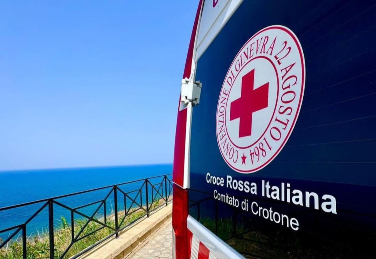 Crotone - Una nuova ambulanza attiva sul territorio - 