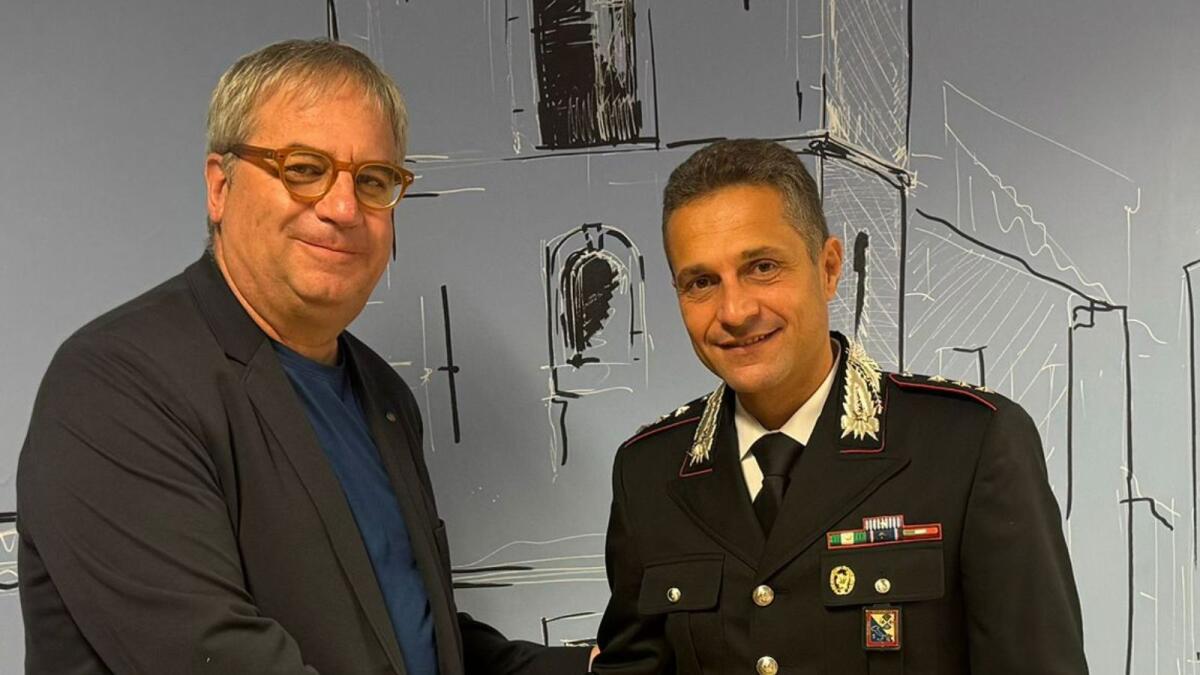 Rogliano, il sindaco accoglie il nuovo comandante Massimiliano Cervo -