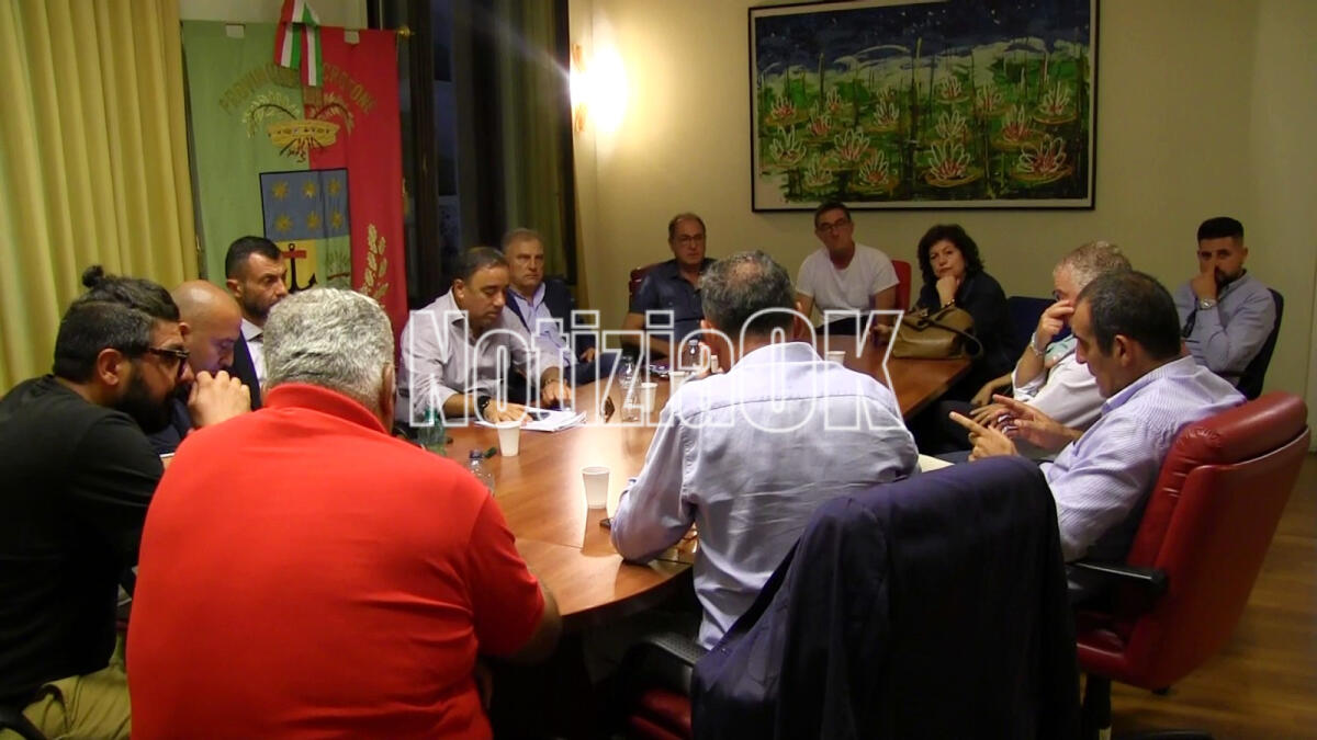Crotone - Crisi idrica, domani l'incontro con A2A: ma la protesta sulla SS 106 continua - 