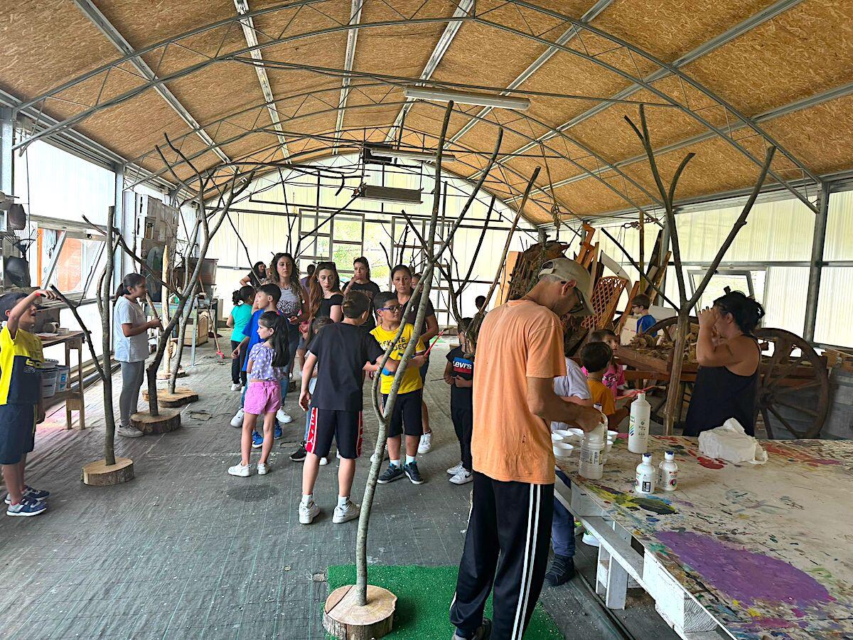 Fiaccolata commemorativa a 24 anni  dalla tragedia del Camping “Le Giare”: 13 rami di castagno in ricordo delle vittime - Fonte: Museo d'arte del bosco della Sila