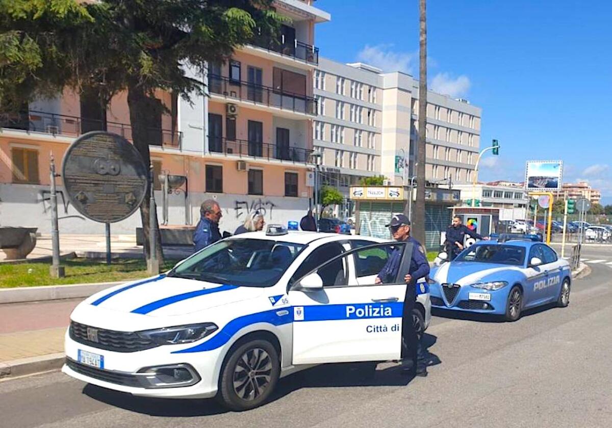 Crotone - Lotta alla sosta selvaggia:  24 multe in una mattinata - 
