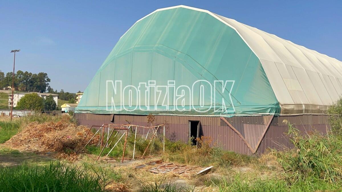 Crotone - Un nuovo pallone geodetico per gli sportivi crotonesi - Settore A, via Gioacchino da Fiore