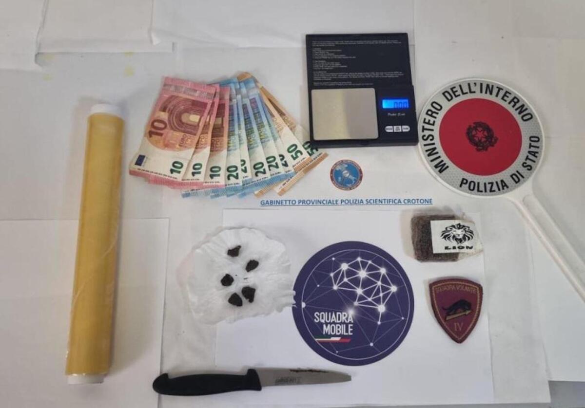Crotone - Spacciava droga a due passi dal mare, arrestato - 