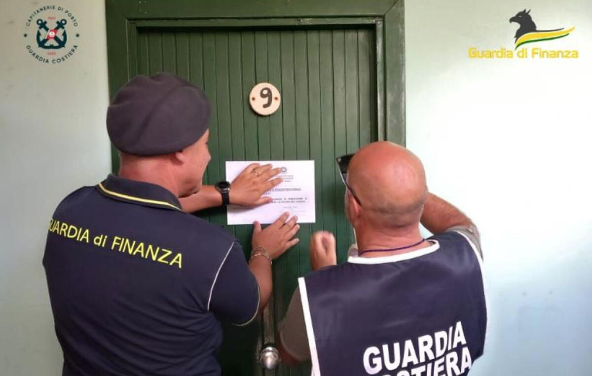 Area demaniale marittima, sequestrato complesso turistico balneare a Scalea -