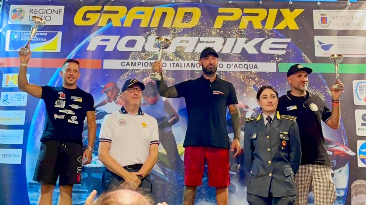 Un'onda cariatese travolge Fiumicino: Giuseppe Parrilla sul podio nazionale di moto d’acqua - 