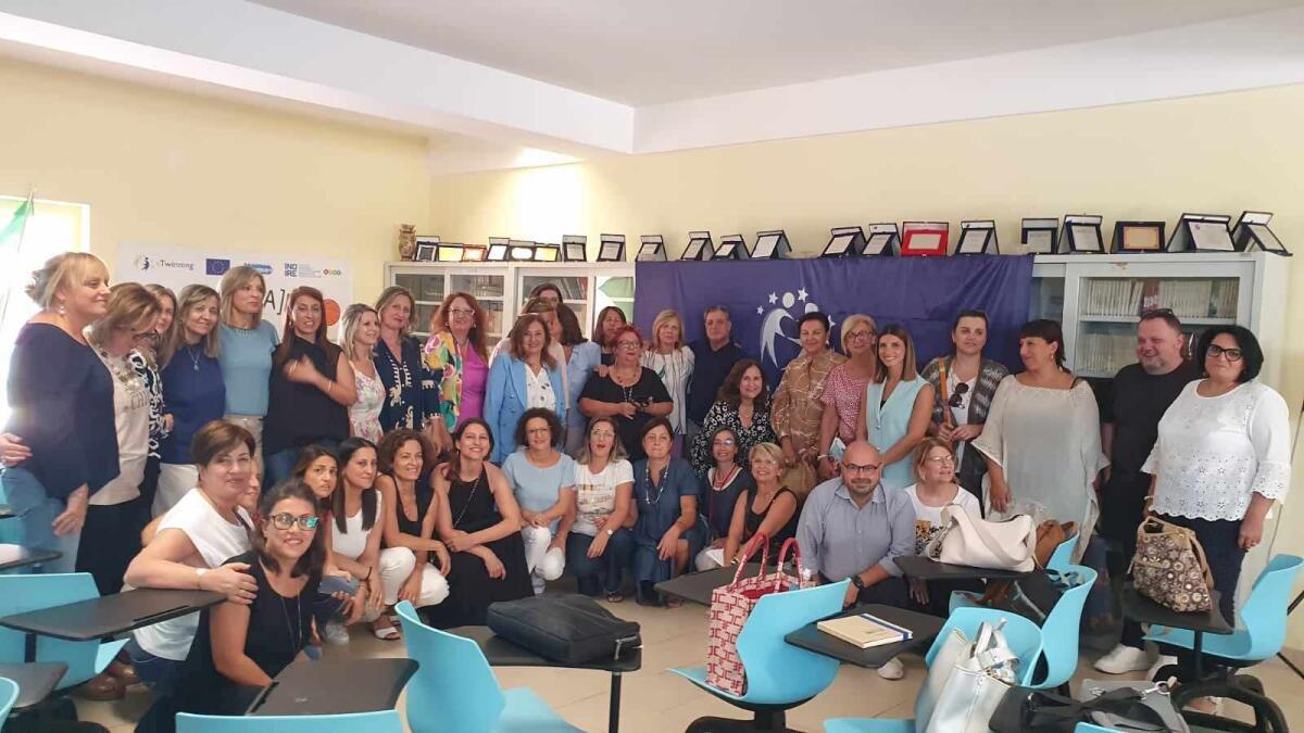 Petilia Policastro - A scuola di Erasmus+, al liceo Scientifico l'incontro con i docenti - 
