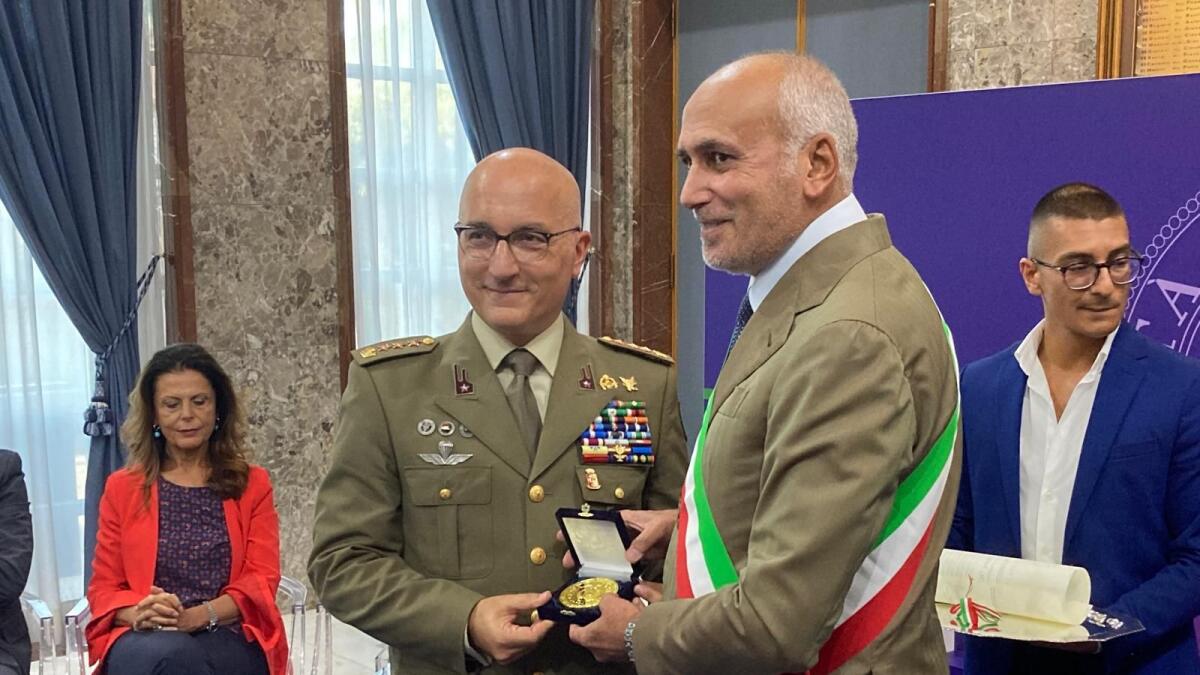 Cosenza - Conferita la benemerenza al Colonnello Ferrara - 