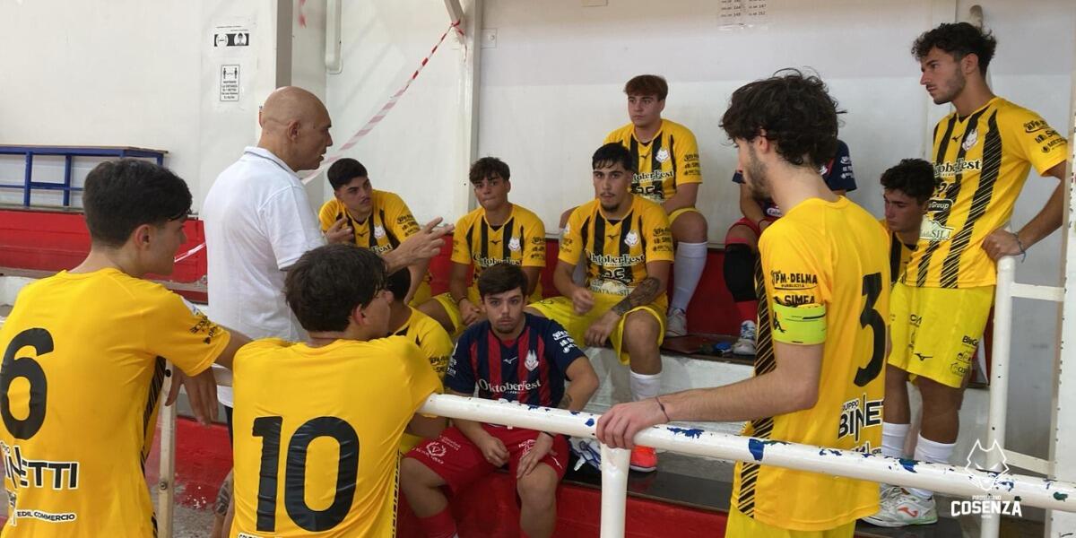 Calcio a 5 - Coppa Divisione: il girone della Pirossigeno Cosenza U19 - 
