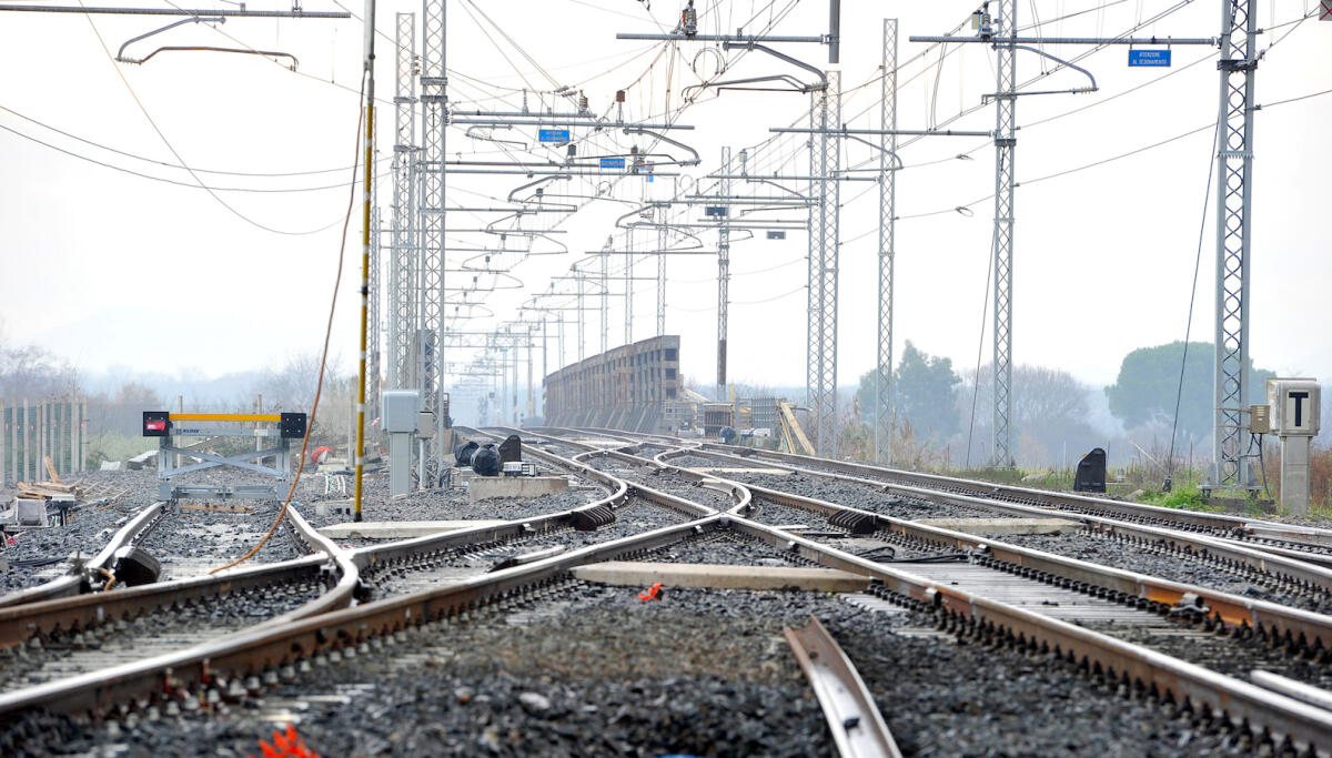 Calabria - 37 milioni di euro per manutenzione e potenziamento della rete ferroviaria - Foto LaPresse/Jennifer Lorenzini
14/12/2016 Livorno (Italia) 
Cronaca
Darsena di Livorno
Nella foto:  la darsena del porto di Livorno

Photo LaPresse/Jennifer Lorenzini
December 14, 2016 Livorno (Italy)
News
Port of Livorno
In the pic: port of Livorn