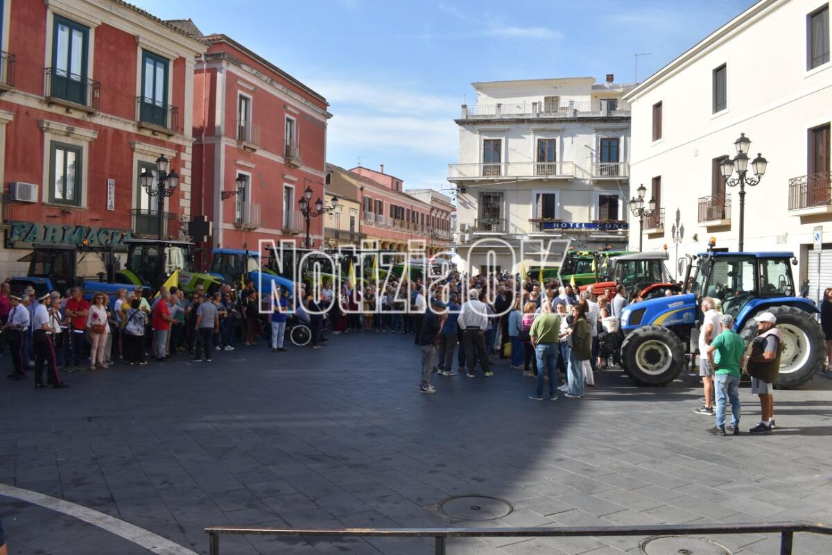 Crotone - La festa di San Dionigi in città, questo pomeriggio la processione (Foto Gallery) - 