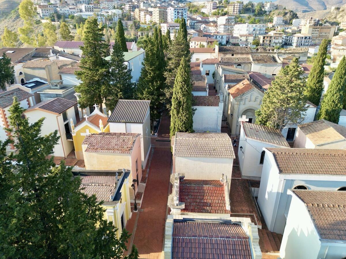 San Giovanni in Fiore - Sopralluogo al cimitero, prevista la costruzione di 400 loculi in più - default