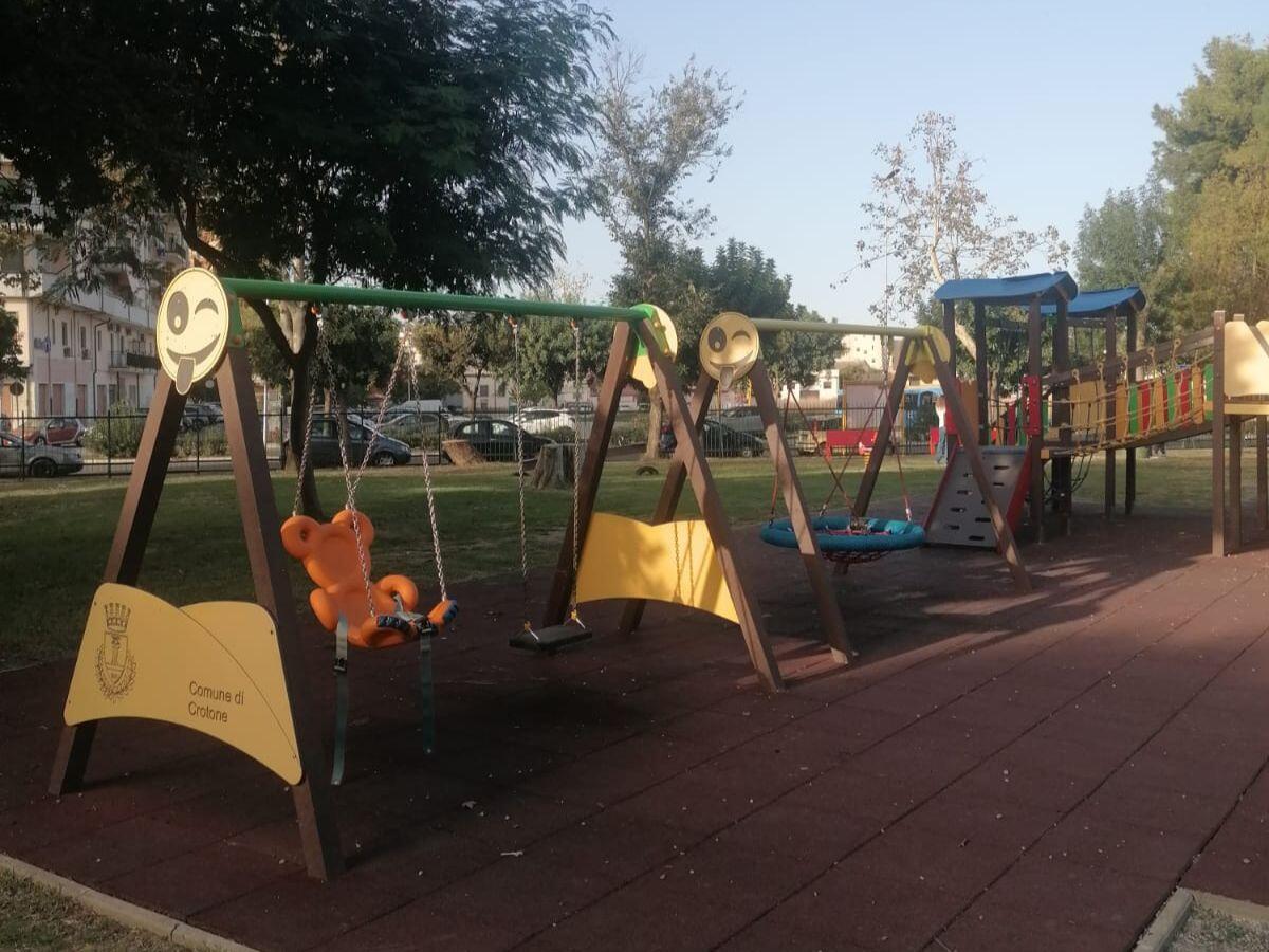 Crotone - I bambini tornano a giocare al Parco delle Rose - 