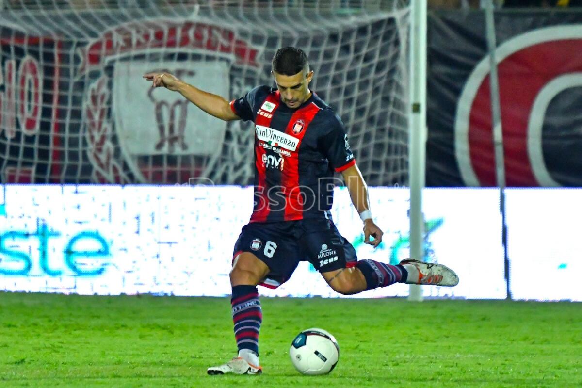 Crotone Calcio | Serie C - Di Pasquale: «Una bellissima emozione segnare il primo gol con la maglia del Crotone» - Serie C 2024-2025
Stadio Ezio Scida
Nella foto: Davide Di Pasquale