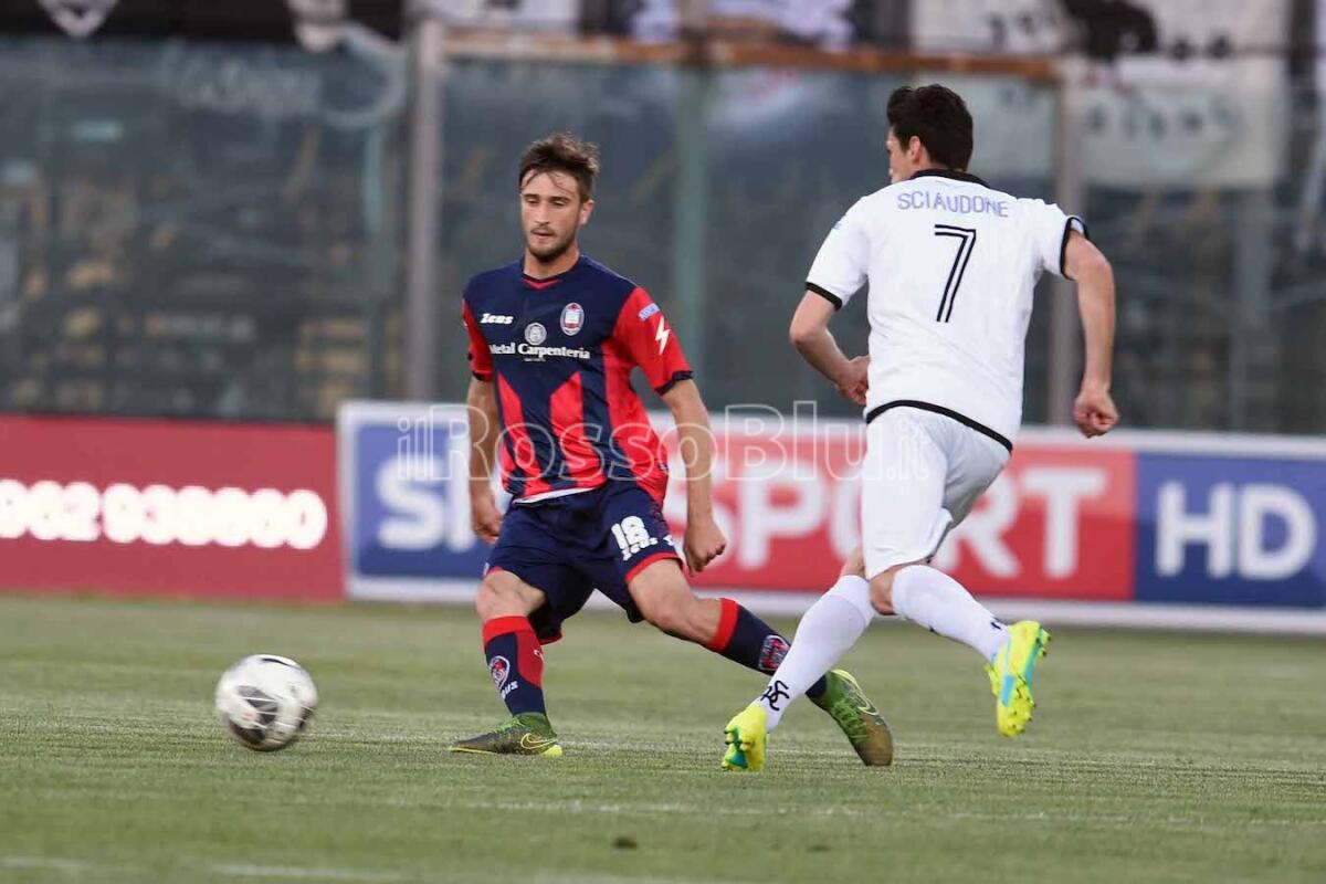 Crotone Calcio | Serie C - Rossoblù attivi sul mercato degli svincolati: idea Barberis per il centrocampo - Foto LaPresse - Francesco Mazzitello
15/04/2016 Crotone (Italia)
Sport Calcio
Crotone vs Spezia                                                                           
Campionato di calcio serie B  2015-2016-stadio scida Crotone
nella foto: barber