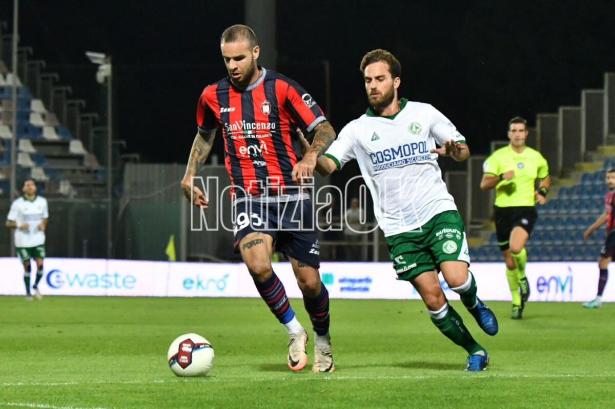 #CrotoneAvellino 0-4 | I lupi si sbranano uno squalo inerme -