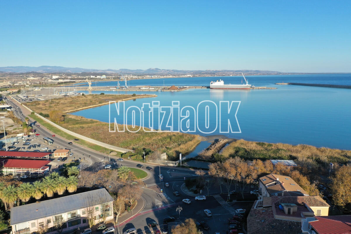 Crotone - Iniziano le grandi manovre per lo sviluppo del porto - Porto-Crotone-dallalto-Porto-Redazione-23.12.23-.jpg