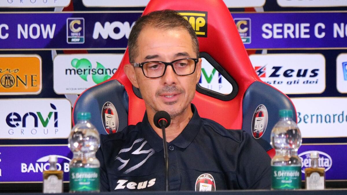 #CrotoneTaranto | Mister Longo: «Nella difficoltà la squadra si è smarrita. Dobbiamo avere più coraggio» - 