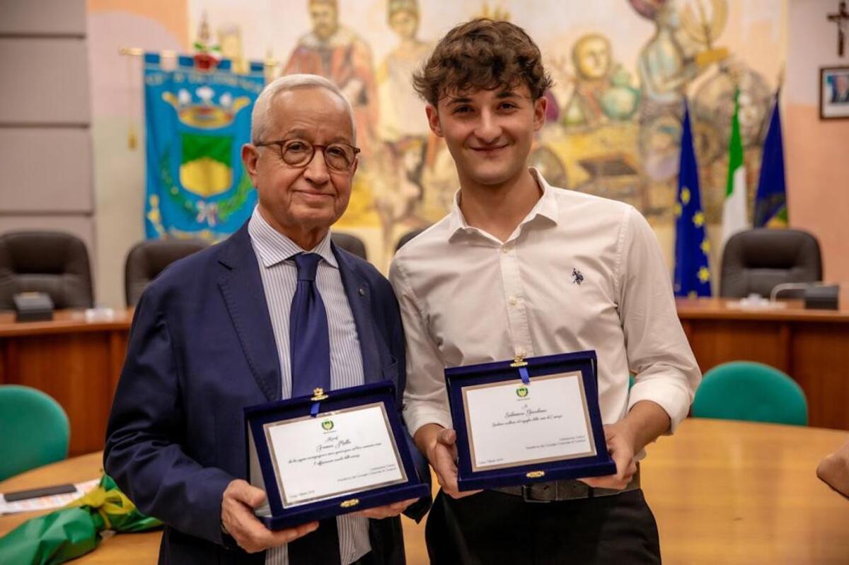 Cosenza - Il giovane studente Salvatore Giordano, eccellenza cosentina incontra il suo docente Franco Mollo - 