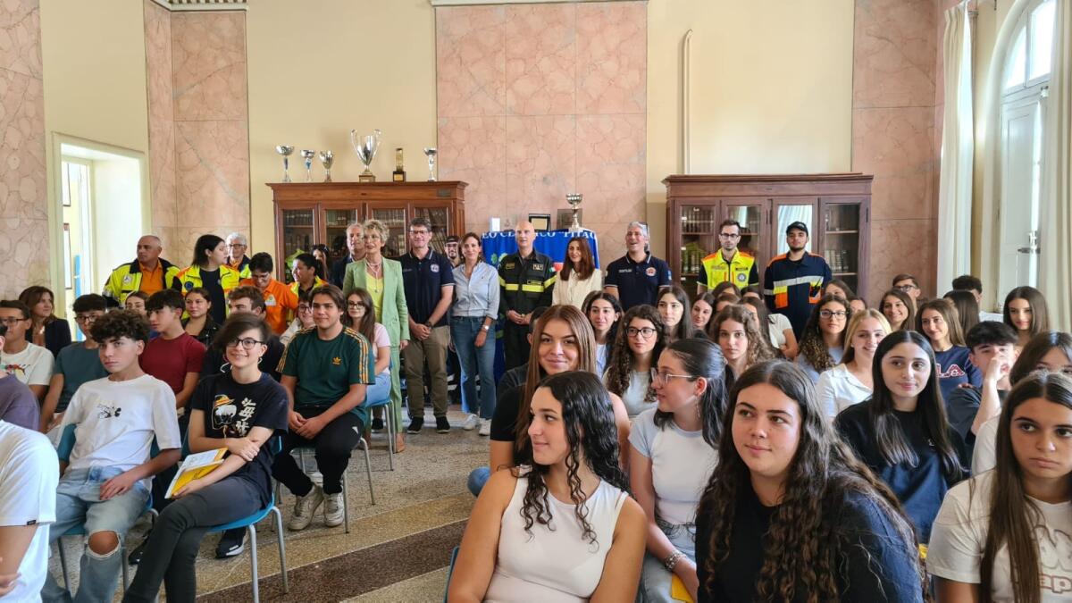 Crotone - Gli studenti del Pitagora a lezione di Protezione civile - 