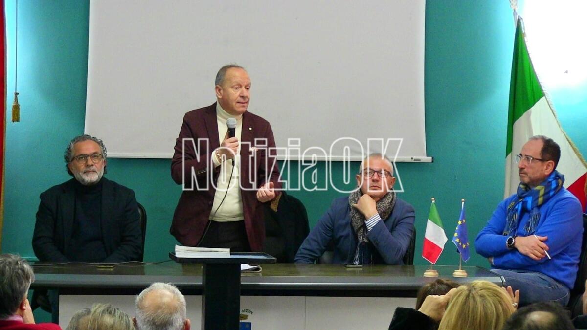 Isola C. R. - Raffaele Gareri nominato Vice Sindaco - da sinistra Alfonso Cortese, Raffaele Gareri, Arturo Crugliano Pantisano, Michele Scappatura