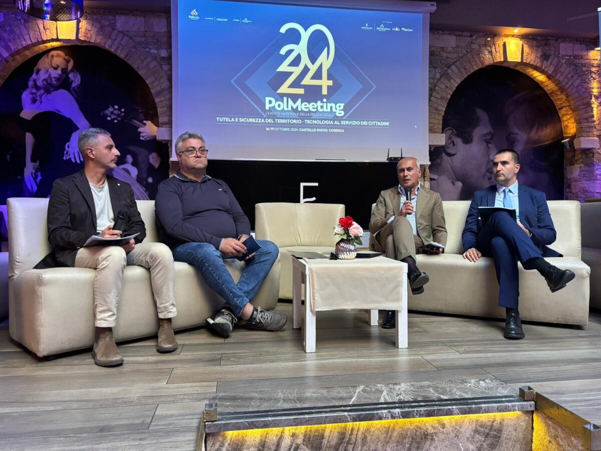 Cosenza - Il Sindaco Franz Caruso tiene a battesimo l'XI edizione del PolMeeting - 