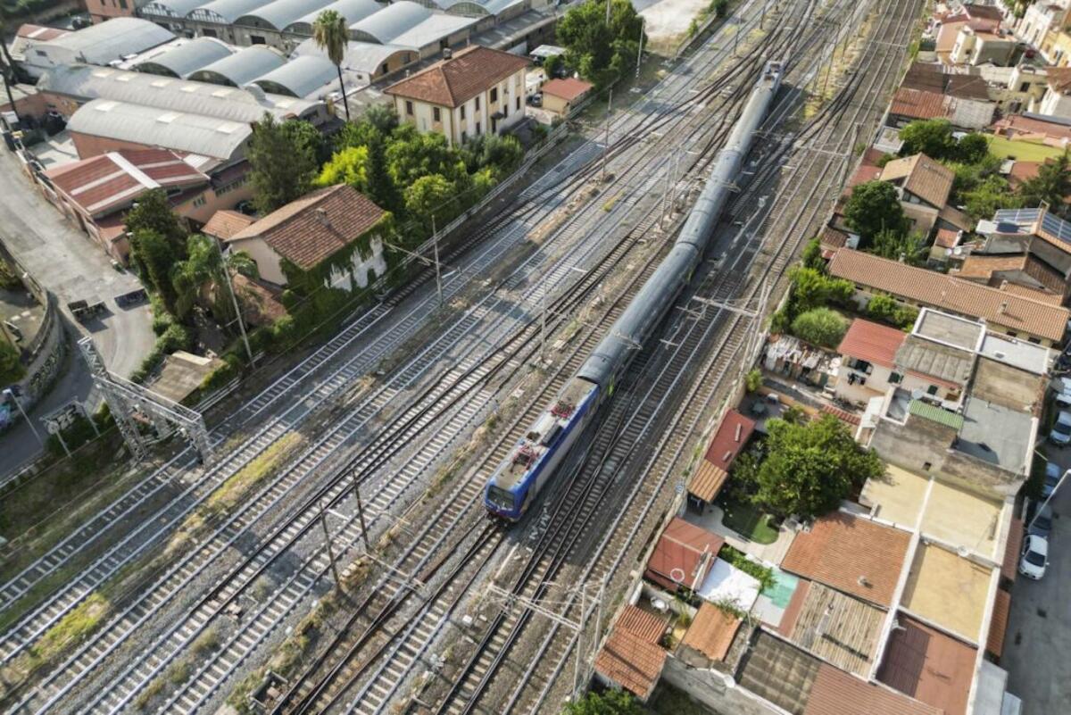 A Padova va in scena Mercintreno: Fermerci e PadovaFiere insieme per la logistica sostenibile - RIPRESE AEREE DELLA STAZIONE FERROVIARIA CASILINA , RFI, VIA DEL MANDRIONE, BINARI, VAGONE, VAGONI, TRENO TRENI MERCI, SNODO FERROVIARIO, FERROVIA