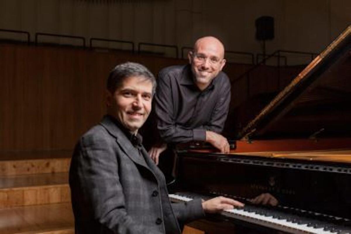 Cosenza - Per Autunno Musicale pianoforte a 4 mani con il concerto del duo Schiavo-Marchegiani - 