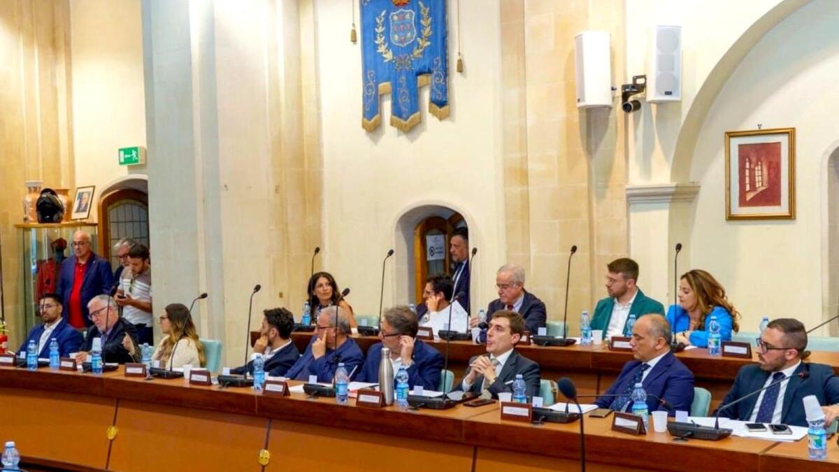 Corigliano-Rossano - Baker Hughes, la  maggioranza attacca l'autorità portuale - 