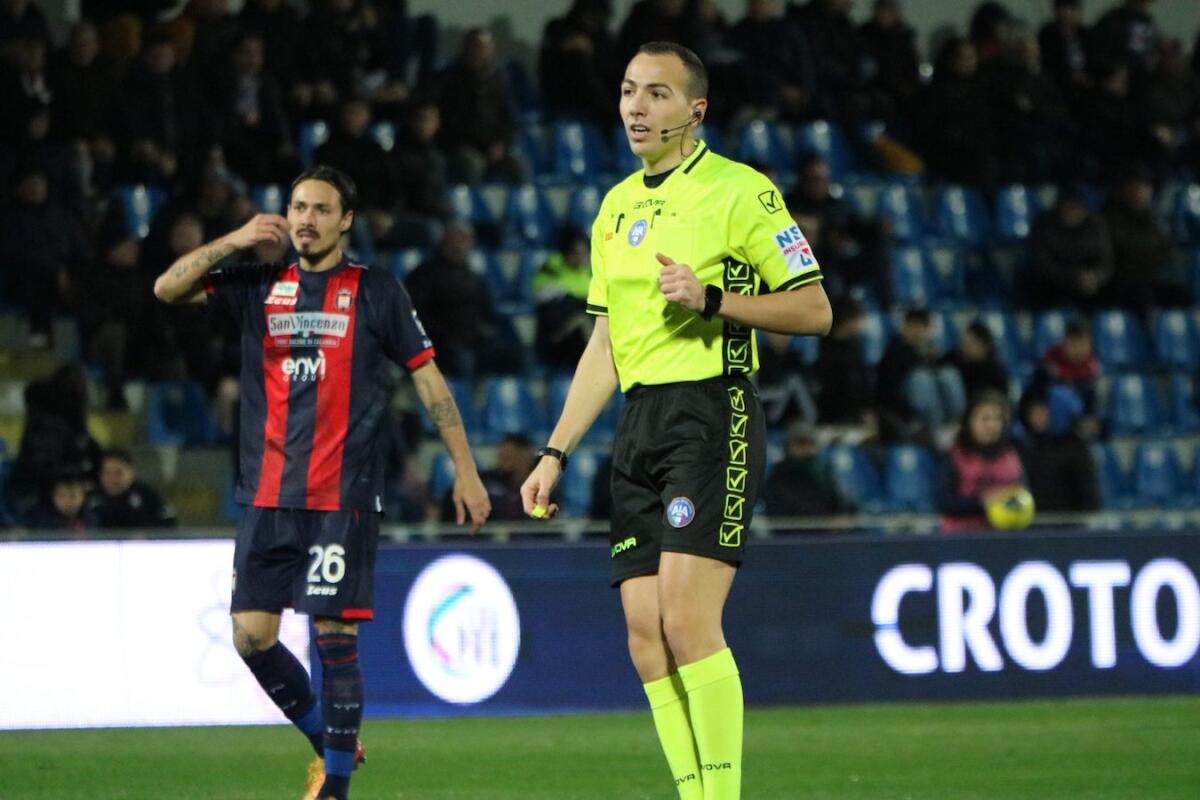 #CrotoneBenevento | Dirige l'incontro il signor Di Reda di Molfetta, fischietto dal giallo facile - 