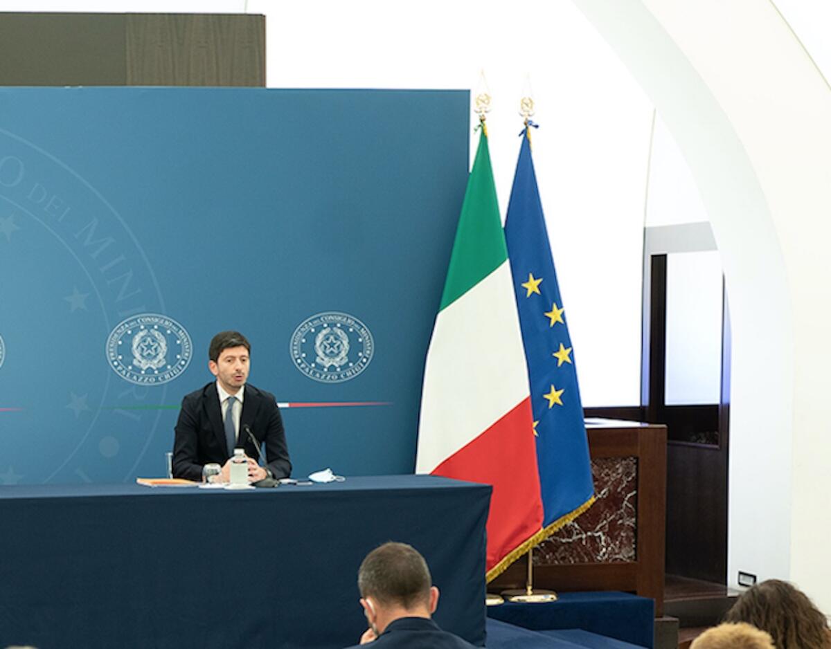 L'ex ministro Speranza a Cosenza per presentare il suo libro - 