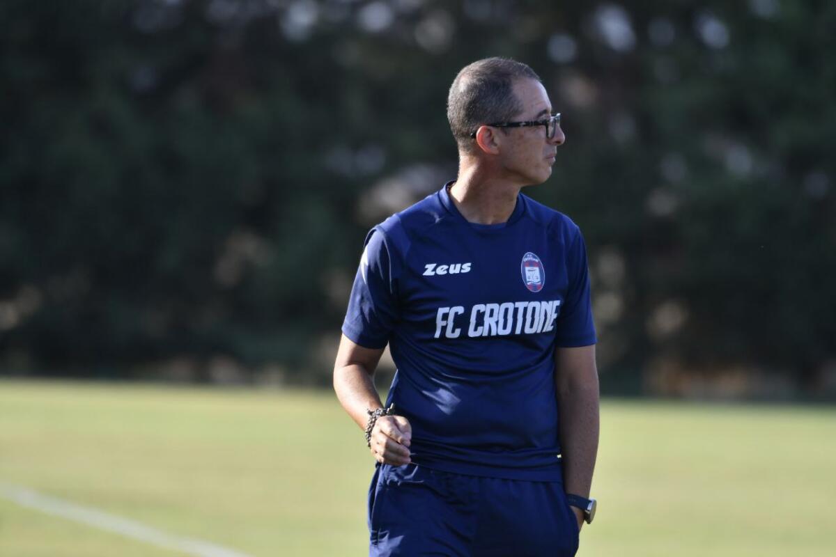 GiuglianoCrotone 1-3 | Mister Longo: "Abbiamo fatto una partita di sacrificio e abbiamo avuto voglia di vincerla" - 