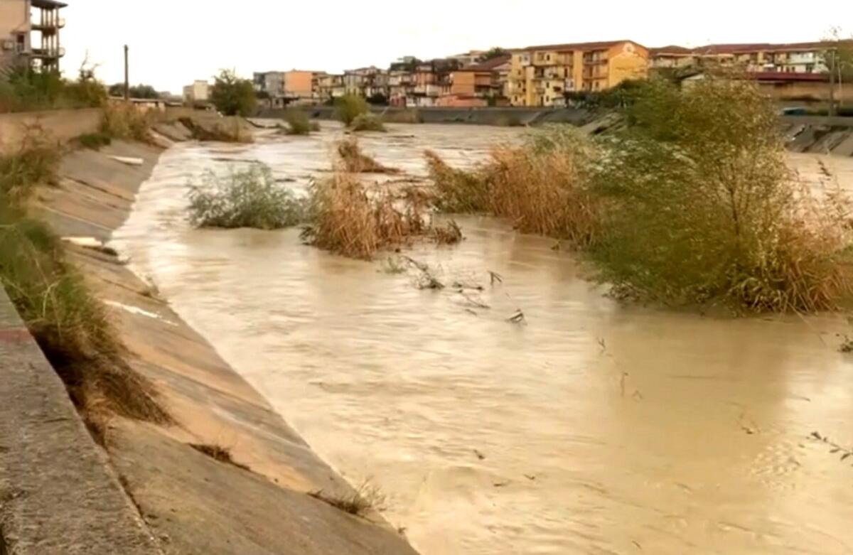 Crotone - Allerta arancione: scuole, parchi e cimiteri chiusi - 