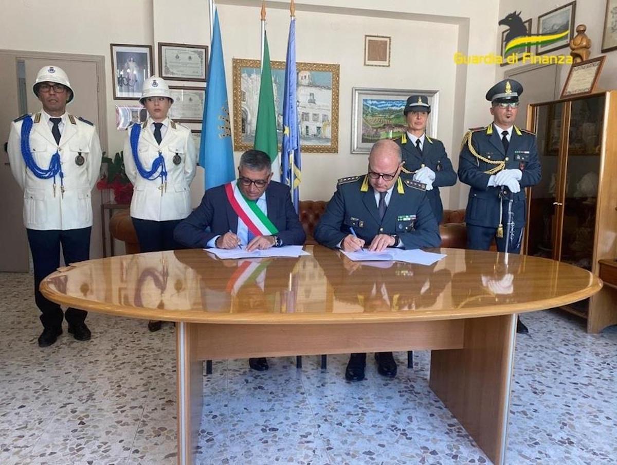 Cassano all'Ionio - Siglato un protocollo tra Comune e Guadrai di Finanza - 