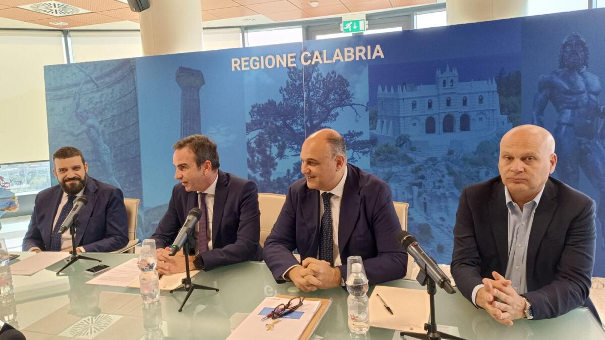 Calabria - Occhiuto e Calabrese presentano il Piano occupazione 2023-2027 - 