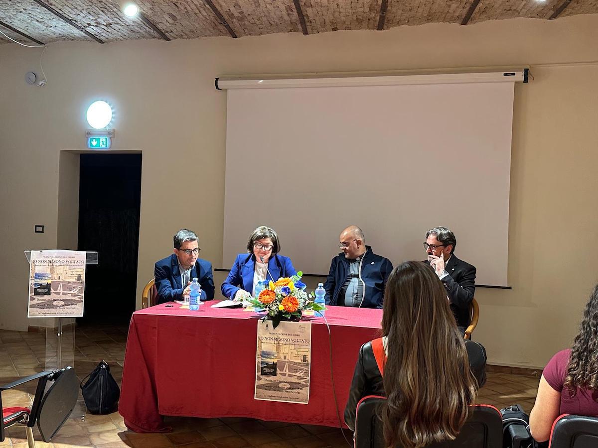 Santa Severina - Luigi Macrillò ha presentato il libro sul racconto del naufragio di Cutro - 