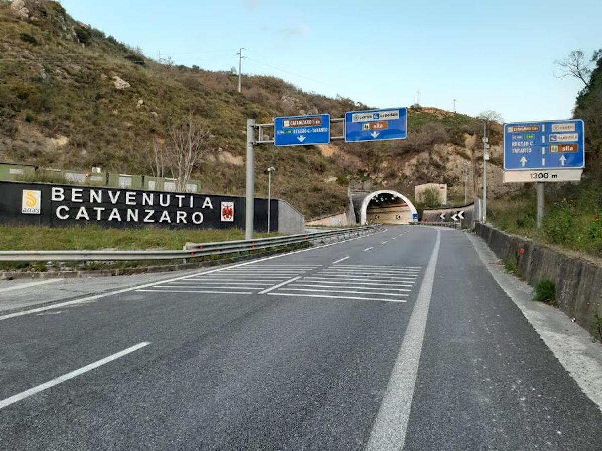 Strada dei due mari chiusa a causa di un cedimento della pavimentazione - 