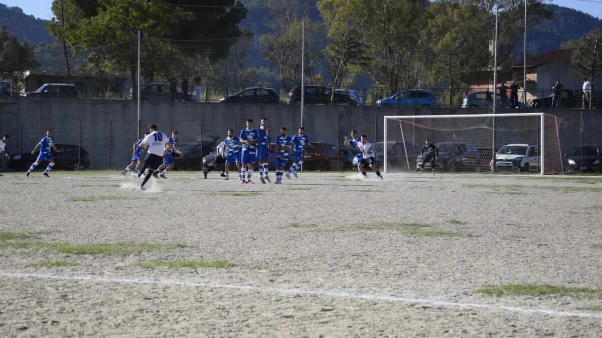 Calcio | 1 Categoria - La classifica parla crotonese, oggi la quarta giornata - 