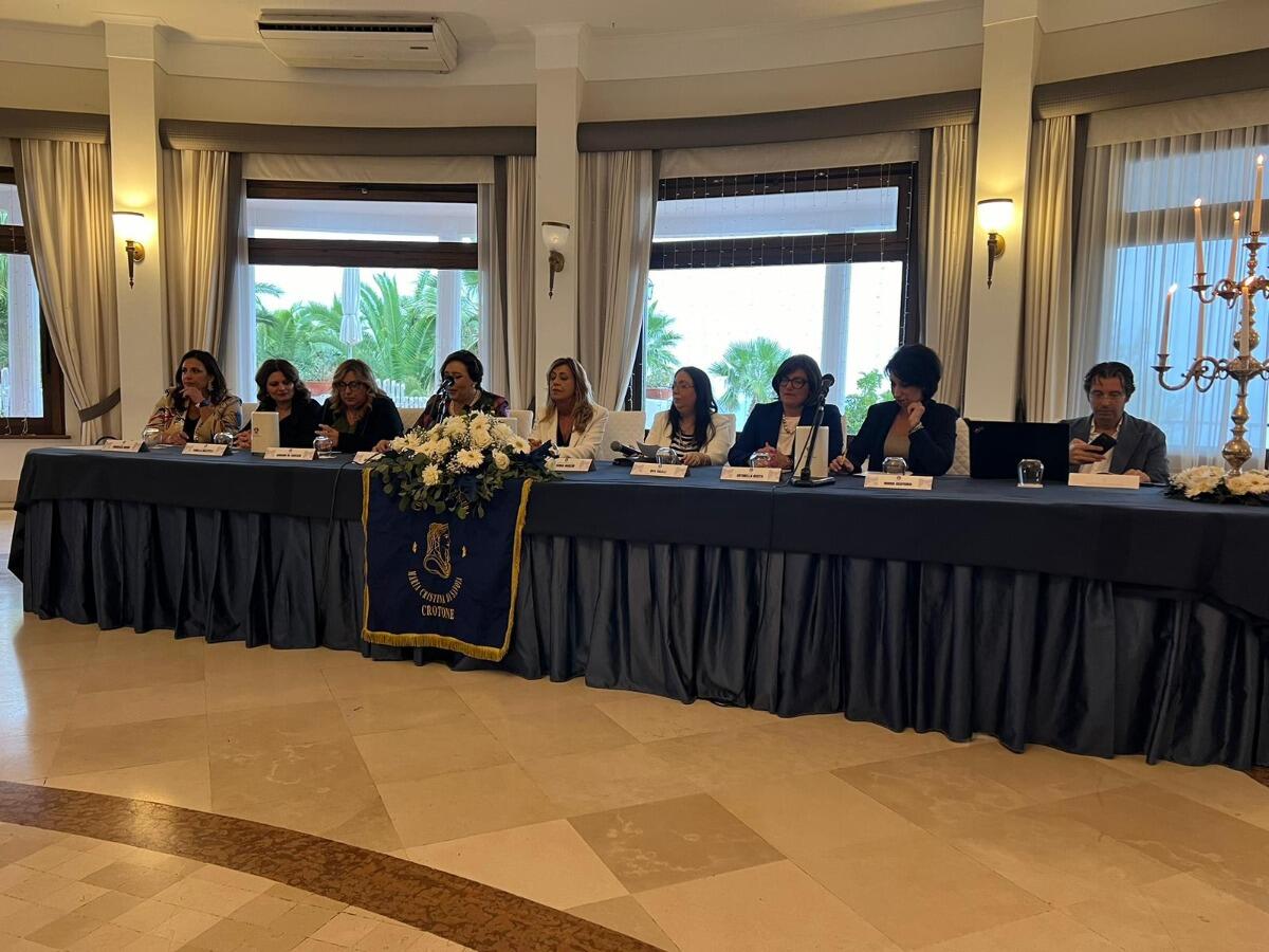Crotone - In un convegno la Manzini racconta le "donne custodi" e le "donne combattenti" - 