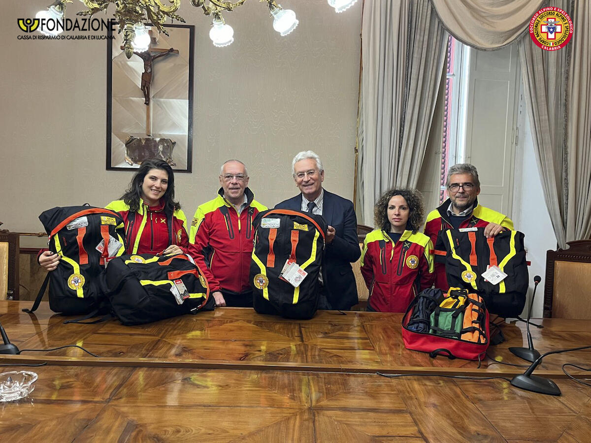 La Carical dona 18 zaini tecnici-medici al soccorso alpino e speleologico della Calabria - 
