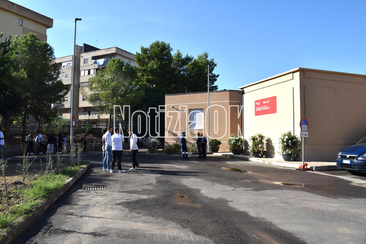 Crotone - Università, oggi studenti in aula per la prima lezione - 