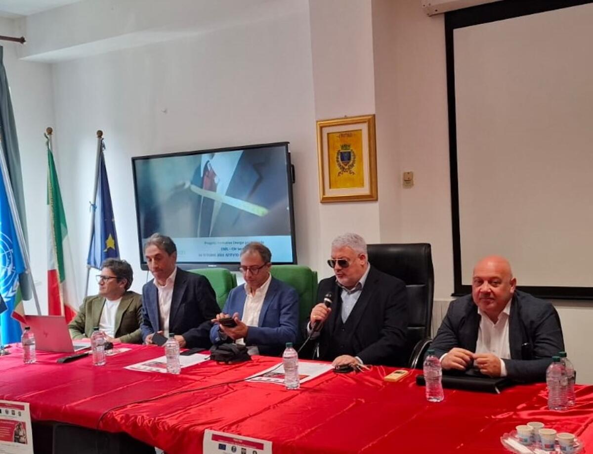 Crotone - Enel cerca specialisti e il Barlacchi Lucifero presenta i suoi studenti - 