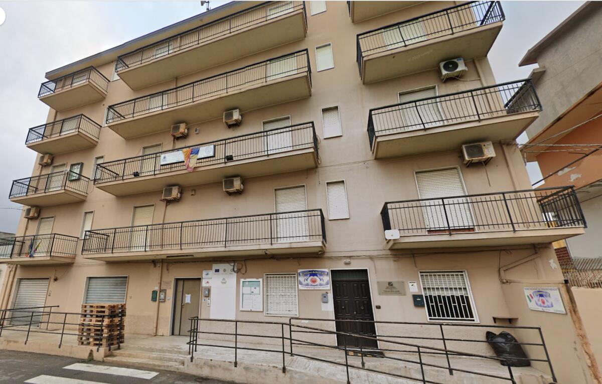Isola C. R. - Restituiti alla comunità 17 immobili confiscati alla mafia - 
