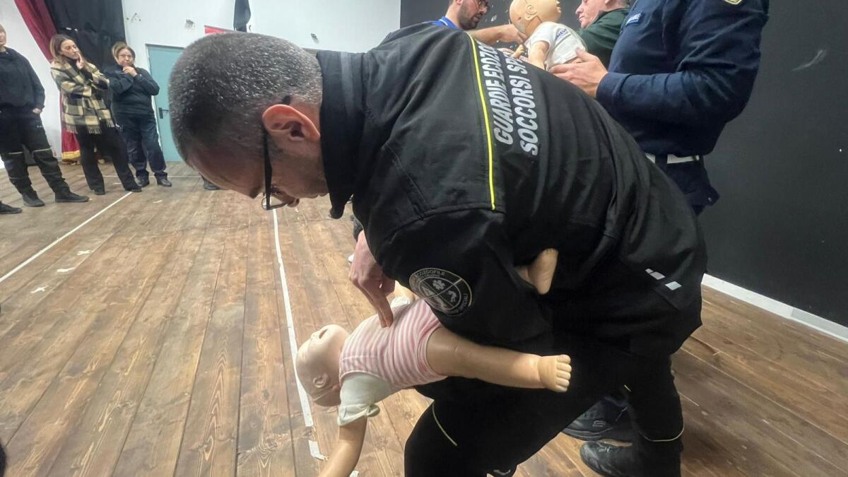 Isola C. R. - Polizia municipale e guardie ecozoofile a scuola di primo soccorso e tecniche salvavita (Foto Gallery) - 