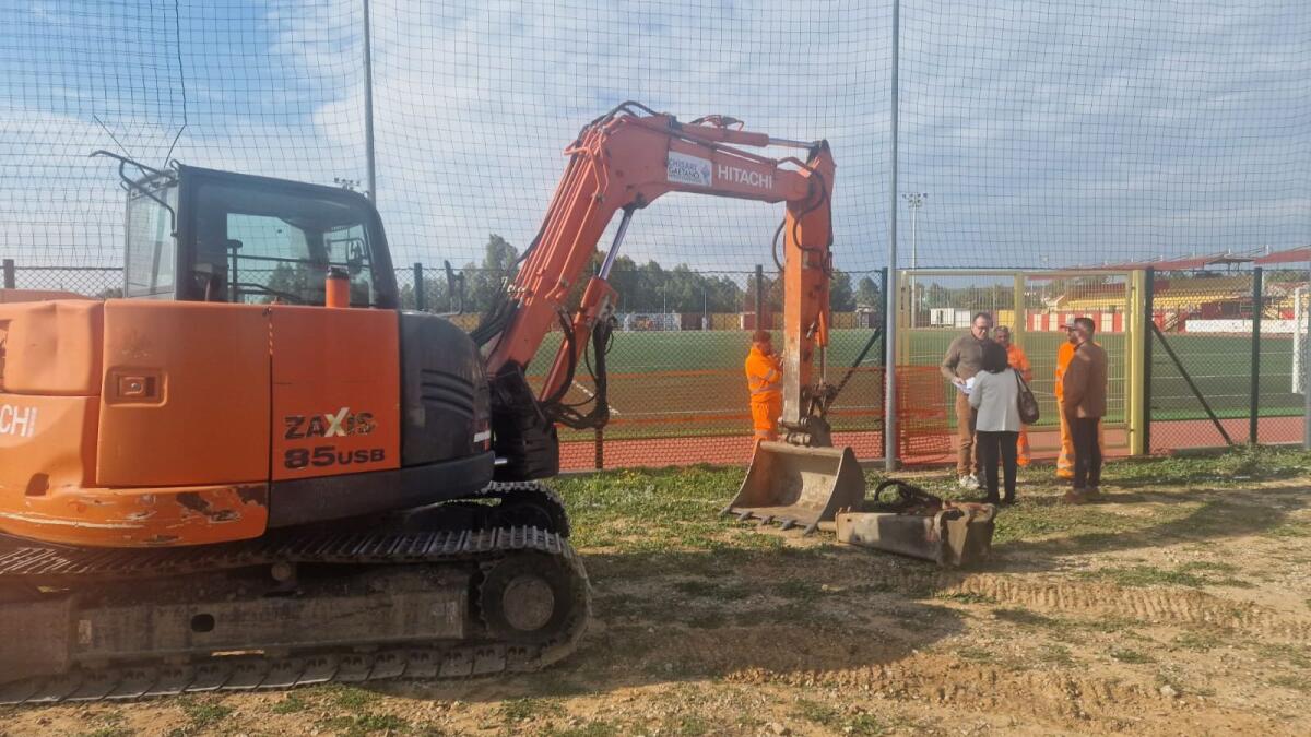 Isola di Capo Rizzuto - Iniziati i lavori per il completamento dello stadio Sant'Antonio - 